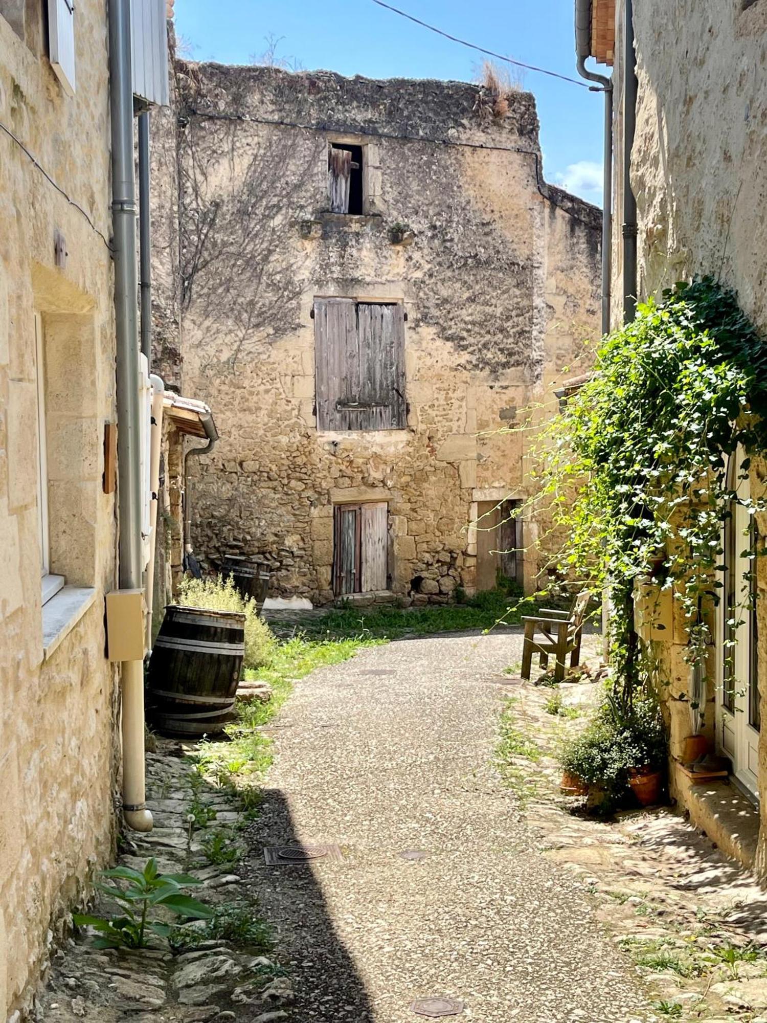 House In A Medieval Village Saint-Macaire Luaran gambar